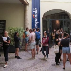 Séjour linguistique à Valence en Espagne : étudiants dans le patio